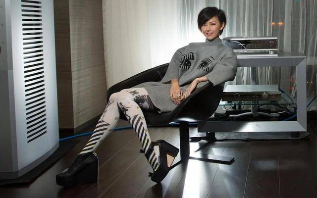 皇冠体育开户_著名歌手孙燕姿:嫁普通丈夫皇冠体育开户,婚后连生二胎,一家四口其乐融融