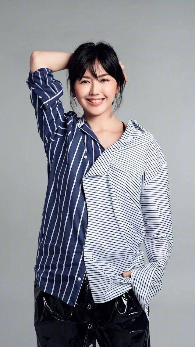 皇冠体育开户_著名歌手孙燕姿:嫁普通丈夫皇冠体育开户,婚后连生二胎,一家四口其乐融融