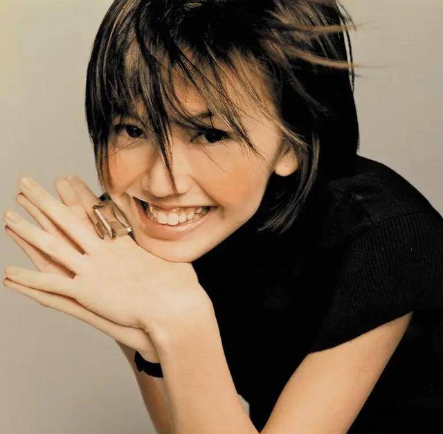 皇冠体育开户_著名歌手孙燕姿:嫁普通丈夫皇冠体育开户,婚后连生二胎,一家四口其乐融融