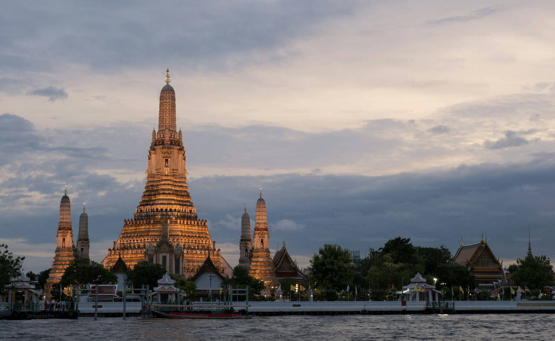 皇冠足球平台_百万外籍人员在泰国工作皇冠足球平台,月入三四万或为“高薪骗局”,当地华人:一般不超过2万