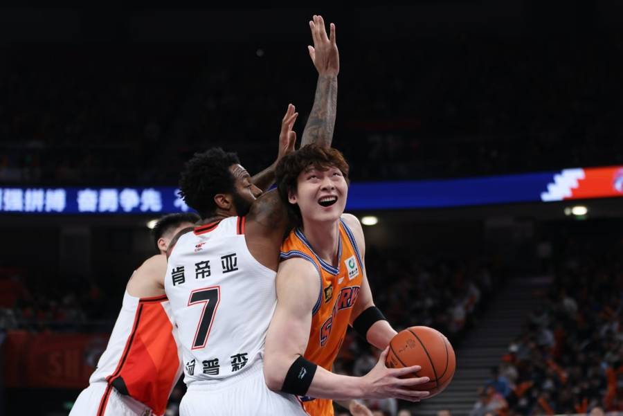 皇冠投注流水_“单车战神”助上海大鲨鱼十六连胜皇冠投注流水!