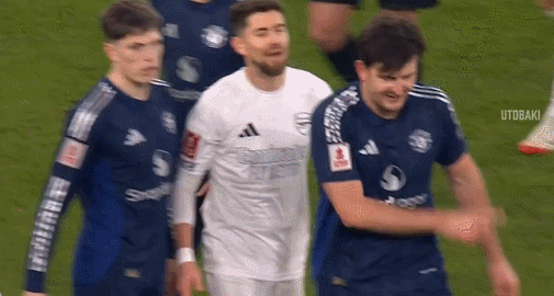 皇冠手机登录网址_暴怒马奎尔怒斥哈弗茨和裁判皇冠手机登录网址,拉都拉不住最后无奈地笑了