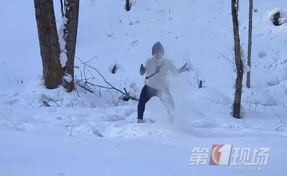 皇冠体育公司_“深圳短袖哥”火了皇冠体育公司!零下30°C穿着短袖游东北!不要模仿
