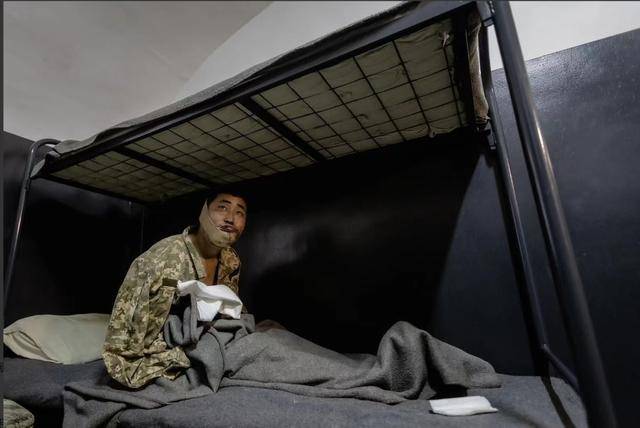皇冠体育公司_2名朝鲜士兵被俘后全交代了:朝军损失惨重皇冠体育公司,1人想留在乌克兰
