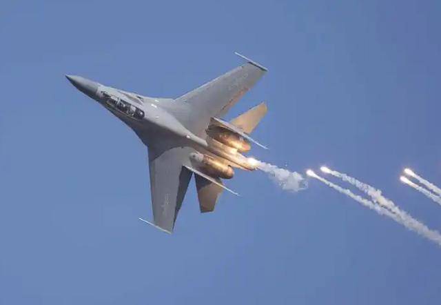 皇冠信用盘出租_24小时内皇冠信用盘出租,解放军分4路“围岛”,台军爆发退伍潮,台学者讲实话