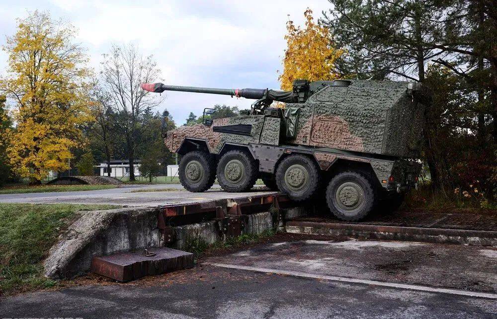 皇冠体育网址_德国宣布将向乌克兰提供54辆RCH皇冠体育网址,155自行榴弹炮,乌军炮兵损失惨重