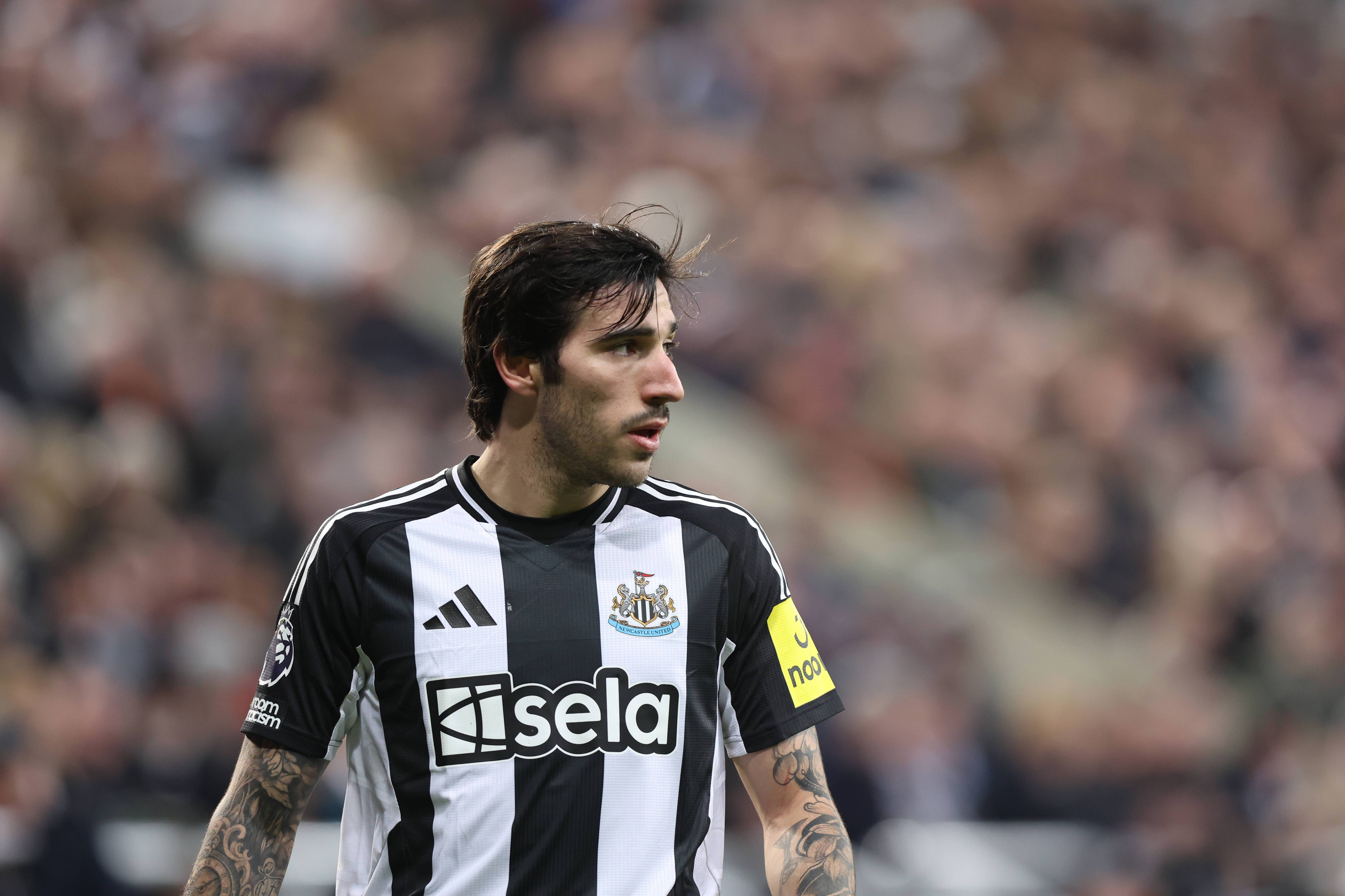 皇冠信用盘_记者:尤文提议道格拉斯-路易斯和托纳利互换皇冠信用盘,但报价被纽卡拒绝