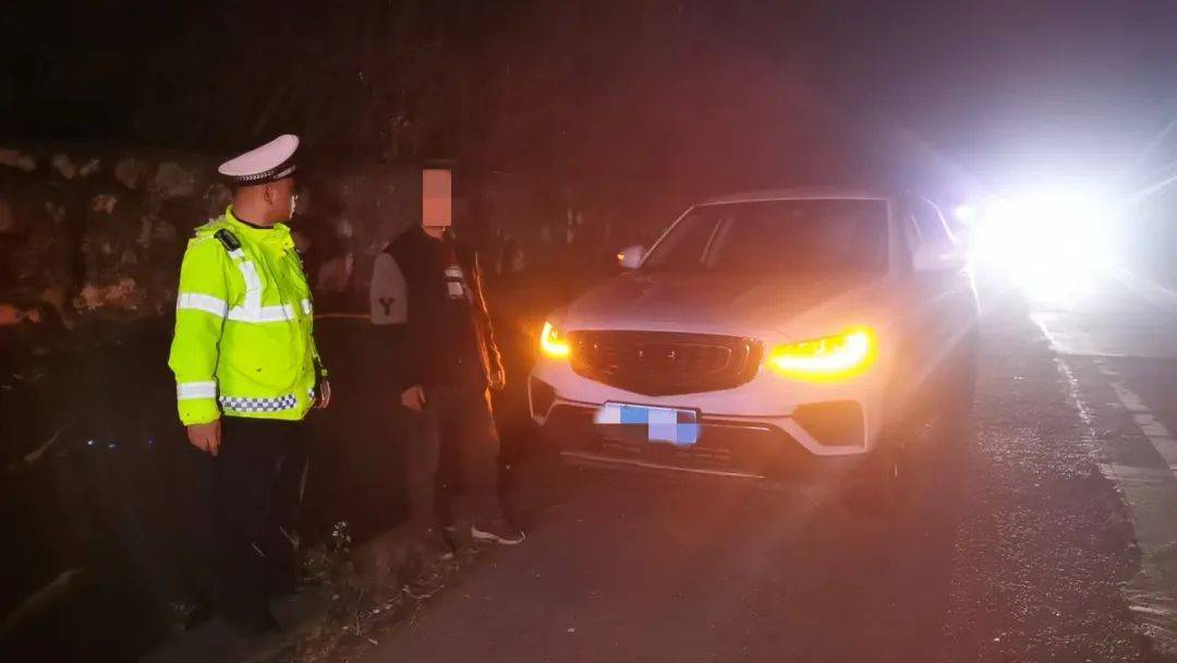 皇冠账号申请_一家三口在广西高速上逆行12公里皇冠账号申请,近百辆车“懵”了