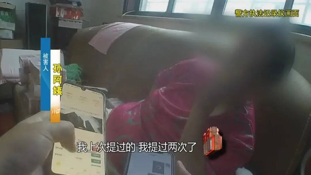 皇冠信用额度_上海阿姨145万现金平铺在沙发上皇冠信用额度,警察傻眼:竟要给陌生人拿走?