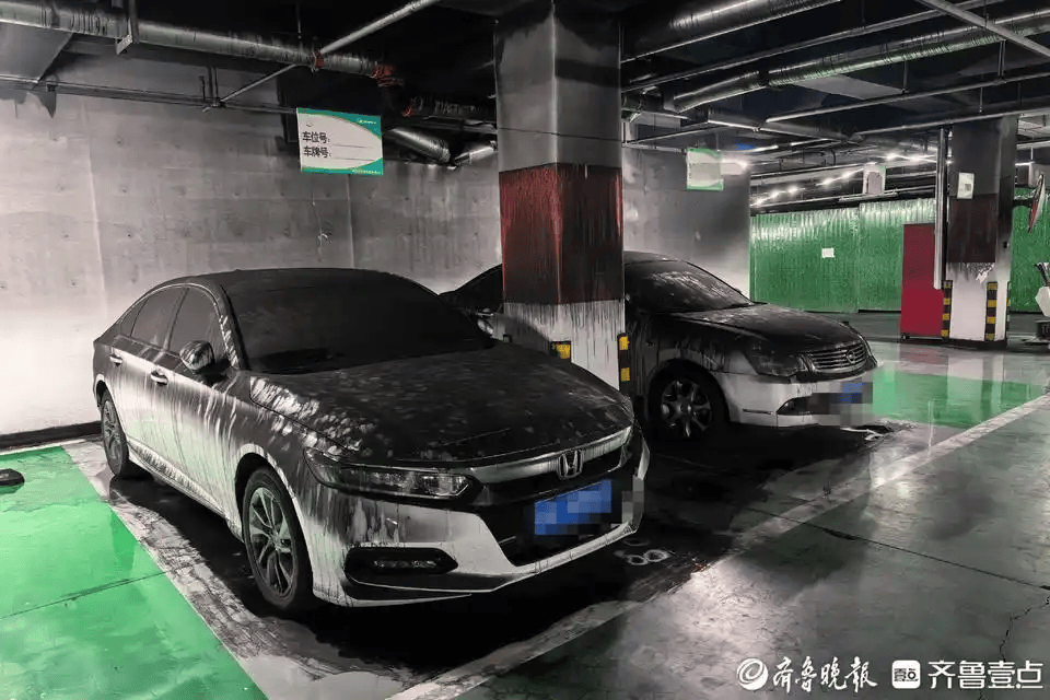 皇冠信用网申请_一小鹏汽车突然起火皇冠信用网申请,小区17辆车完全或严重烧损,包括奔驰、宝马等豪华车!车企回应:涉事车曾加改装