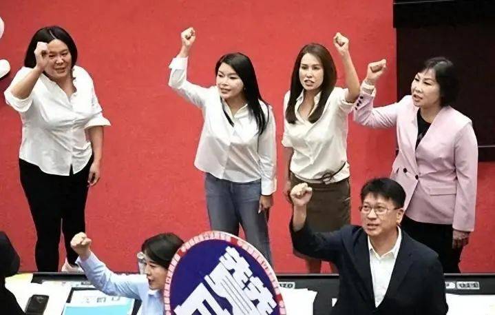 皇冠信用网申请_韩国瑜空手而归后皇冠信用网申请,民进党推动全台“大罢免”,核心目标浮出水面