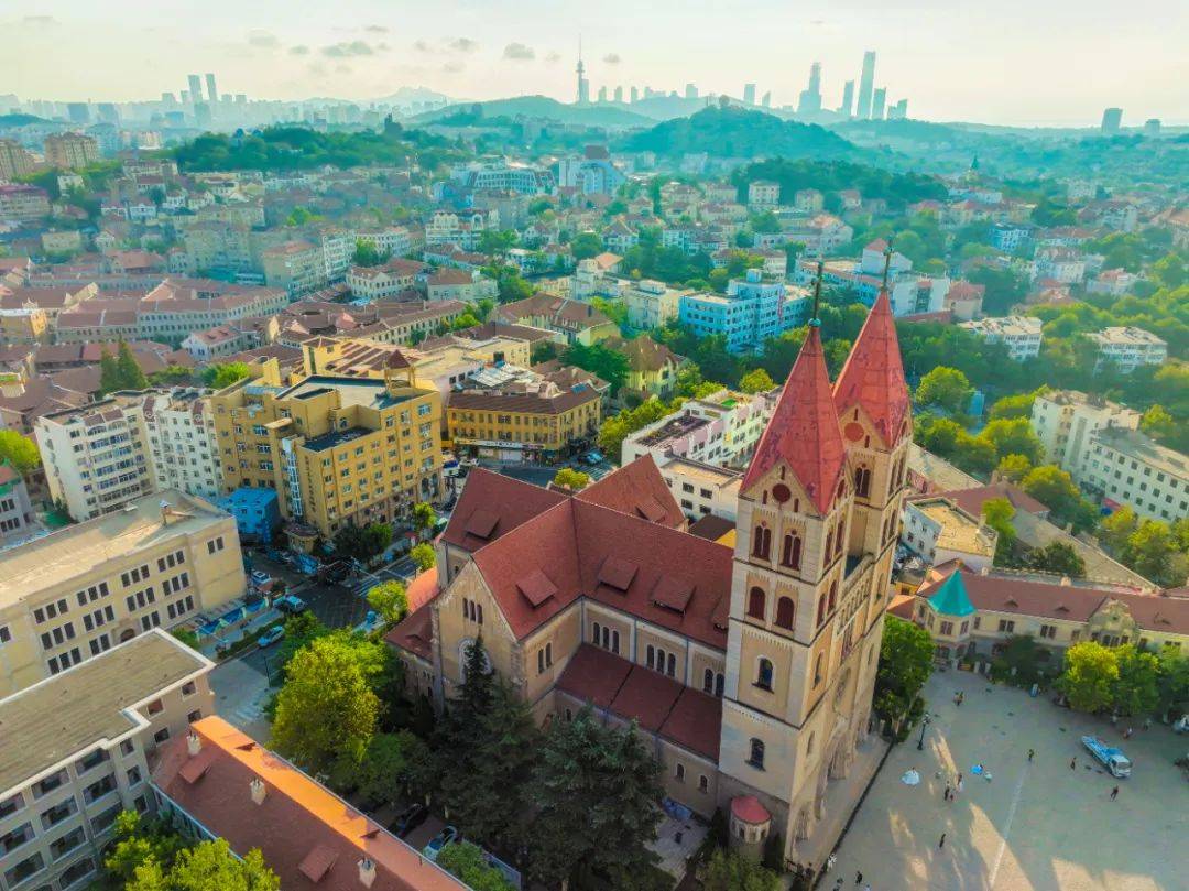 巴黎奥运会开幕式_青岛鱼山路巴黎奥运会开幕式,一位大名人为了吃一顿烤羊肉…也是拼了!从北京买的工具,从潍县买的大葱!网友:不光会写,还这么会吃啊