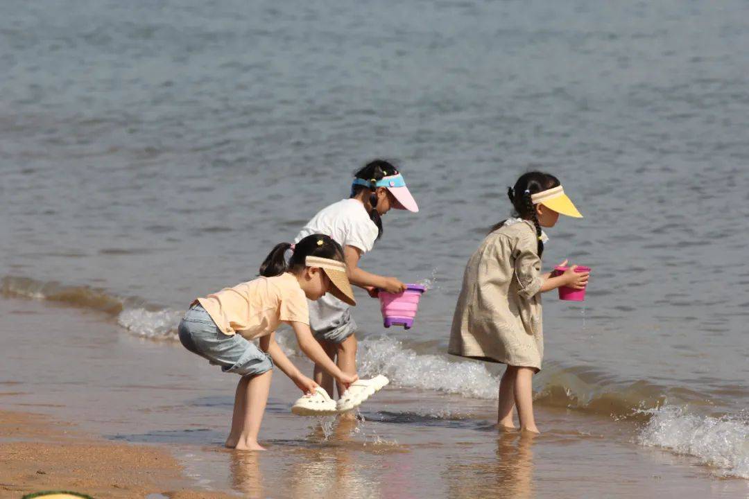 巴黎奥运会开幕式_青岛鱼山路巴黎奥运会开幕式,一位大名人为了吃一顿烤羊肉…也是拼了!从北京买的工具,从潍县买的大葱!网友:不光会写,还这么会吃啊