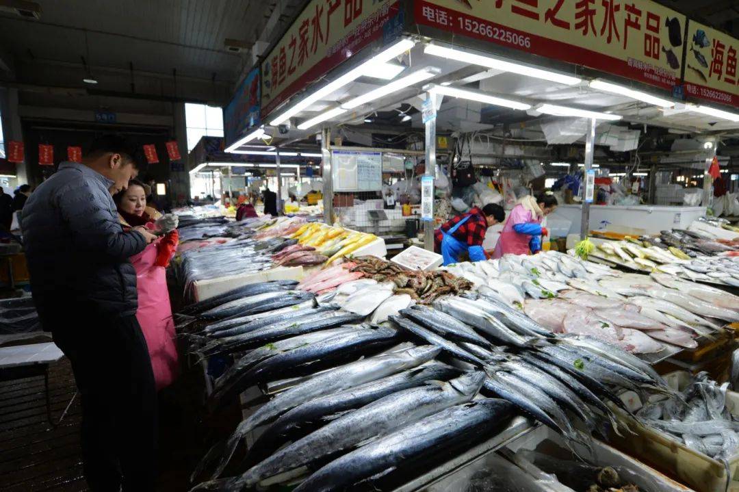 巴黎奥运会开幕式_青岛鱼山路巴黎奥运会开幕式,一位大名人为了吃一顿烤羊肉…也是拼了!从北京买的工具,从潍县买的大葱!网友:不光会写,还这么会吃啊