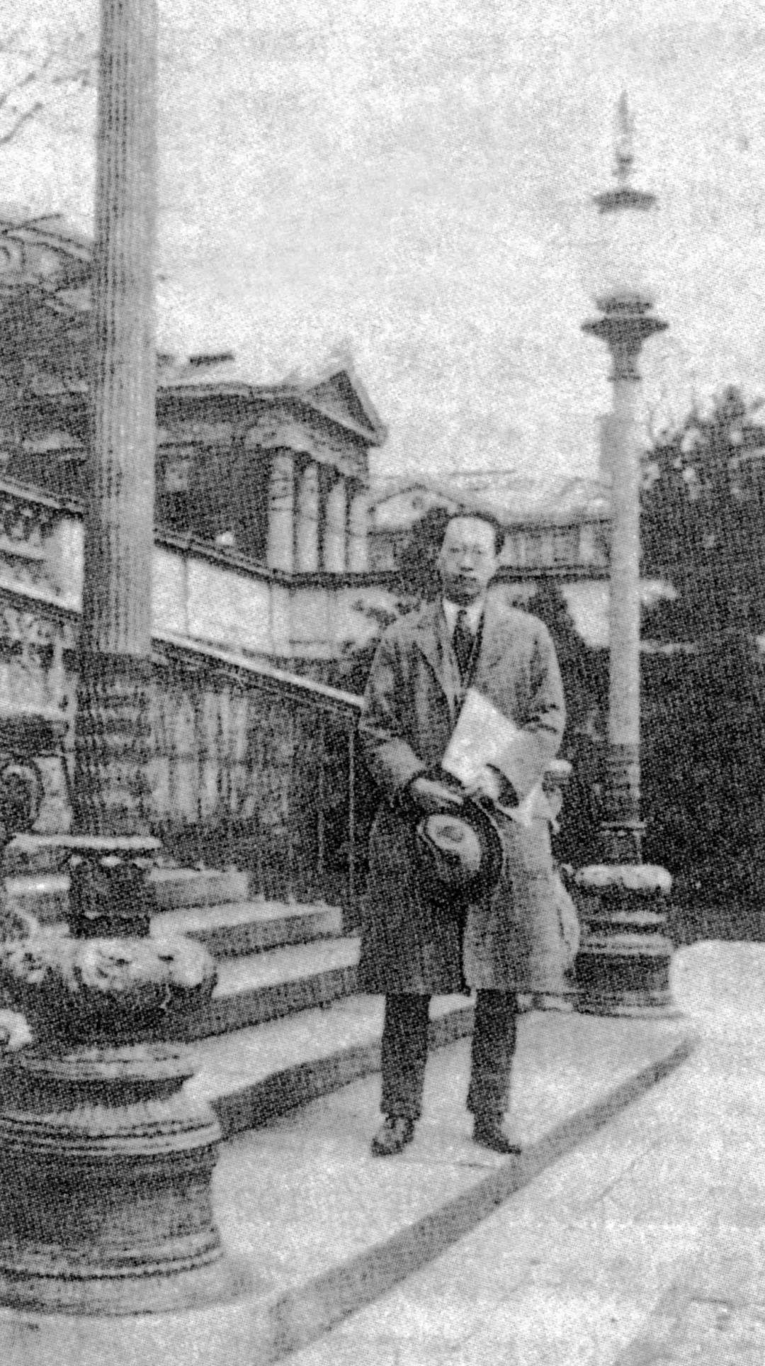 巴黎奥运会开幕式_青岛鱼山路巴黎奥运会开幕式,一位大名人为了吃一顿烤羊肉…也是拼了!从北京买的工具,从潍县买的大葱!网友:不光会写,还这么会吃啊