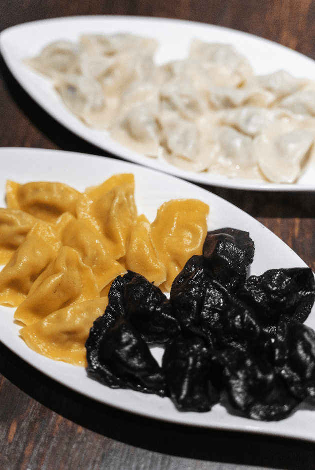 巴黎奥运会开幕式_青岛鱼山路巴黎奥运会开幕式,一位大名人为了吃一顿烤羊肉…也是拼了!从北京买的工具,从潍县买的大葱!网友:不光会写,还这么会吃啊