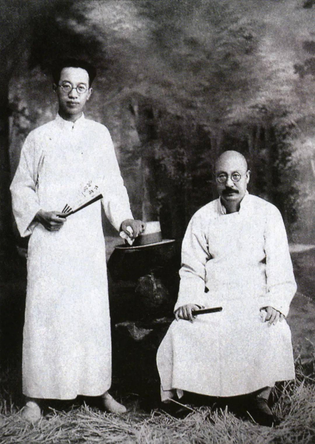 巴黎奥运会开幕式_青岛鱼山路巴黎奥运会开幕式,一位大名人为了吃一顿烤羊肉…也是拼了!从北京买的工具,从潍县买的大葱!网友:不光会写,还这么会吃啊