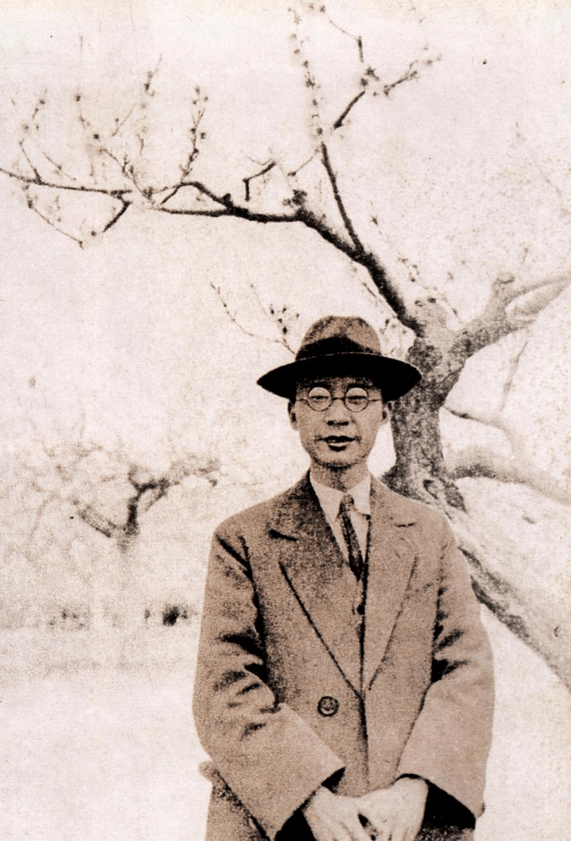 巴黎奥运会开幕式_青岛鱼山路巴黎奥运会开幕式,一位大名人为了吃一顿烤羊肉…也是拼了!从北京买的工具,从潍县买的大葱!网友:不光会写,还这么会吃啊