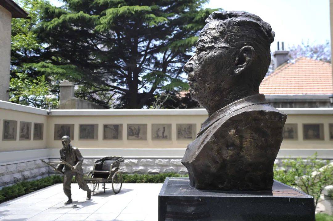 巴黎奥运会开幕式_青岛鱼山路巴黎奥运会开幕式,一位大名人为了吃一顿烤羊肉…也是拼了!从北京买的工具,从潍县买的大葱!网友:不光会写,还这么会吃啊