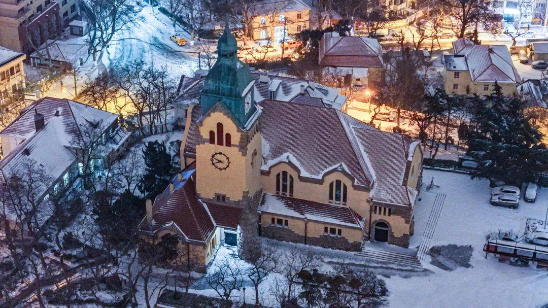 巴黎奥运会开幕式_青岛鱼山路巴黎奥运会开幕式,一位大名人为了吃一顿烤羊肉…也是拼了!从北京买的工具,从潍县买的大葱!网友:不光会写,还这么会吃啊