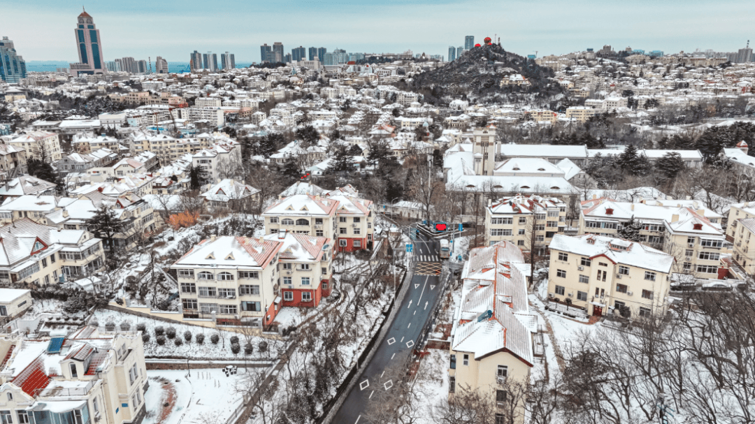 巴黎奥运会开幕式_青岛鱼山路巴黎奥运会开幕式,一位大名人为了吃一顿烤羊肉…也是拼了!从北京买的工具,从潍县买的大葱!网友:不光会写,还这么会吃啊