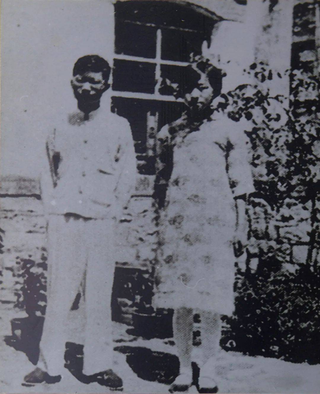 巴黎奥运会开幕式_青岛鱼山路巴黎奥运会开幕式,一位大名人为了吃一顿烤羊肉…也是拼了!从北京买的工具,从潍县买的大葱!网友:不光会写,还这么会吃啊