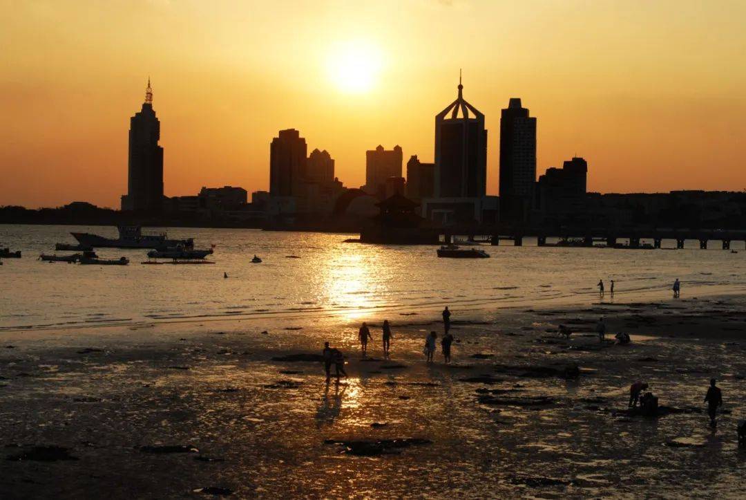 巴黎奥运会开幕式_青岛鱼山路巴黎奥运会开幕式,一位大名人为了吃一顿烤羊肉…也是拼了!从北京买的工具,从潍县买的大葱!网友:不光会写,还这么会吃啊