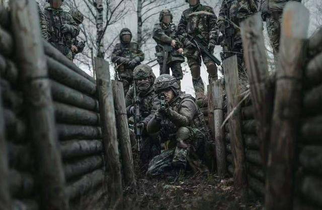 西班牙-日本_1400公里突袭!密集“蜂群”打穿边境西班牙-日本,俄猝不及防吃了血亏