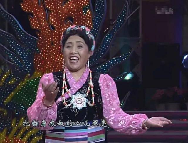 美国-德国_88岁的她坐轮椅出现在春晚美国-德国,全场泪目!