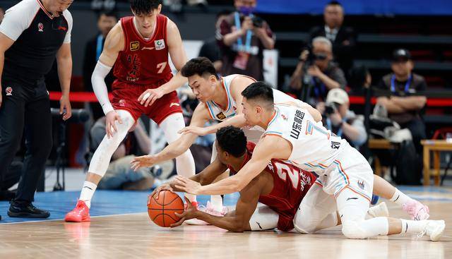 皇冠客服_CBA常规赛:北京北汽队胜山东高速队