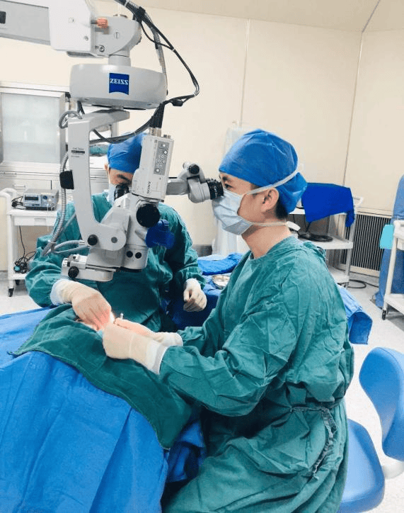 皇冠信用网网址_“快救救我!”男子拆快递时遭遇飞来横祸皇冠信用网网址,几十根细刺瞬间扎入眼球