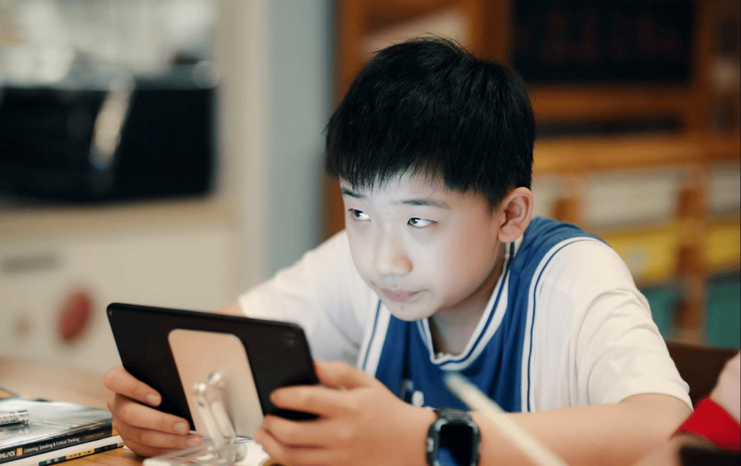 皇冠信用网代理
_学生禁玩手机皇冠信用网代理
，催生孩子间的地下交易