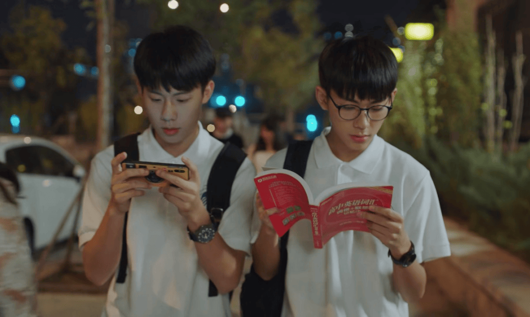 皇冠信用网代理
_学生禁玩手机皇冠信用网代理
，催生孩子间的地下交易