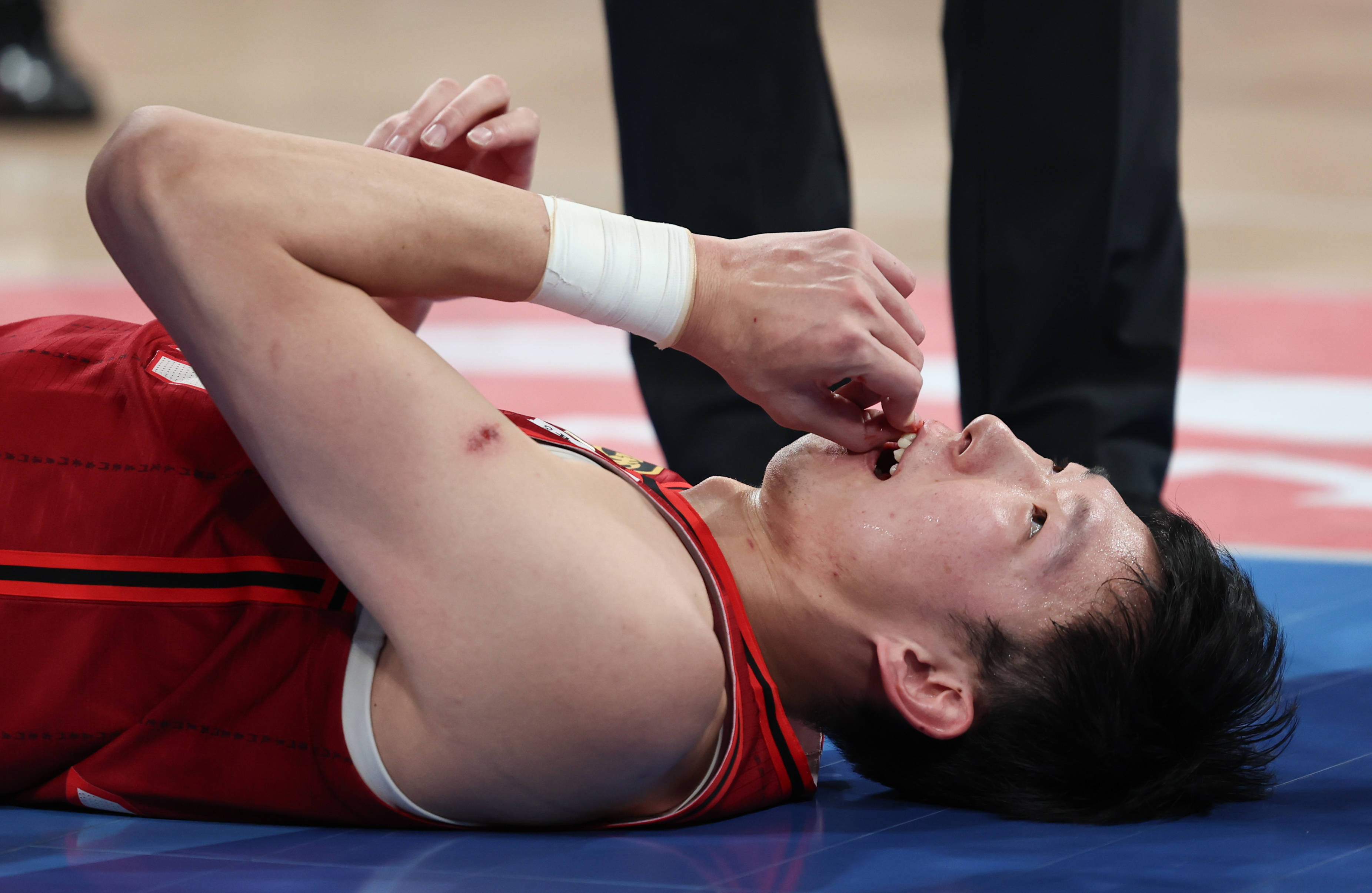 皇冠登3管理出租
_曝周琦已做完眼角膜缝合手术 4年前曾出现视网膜裂孔