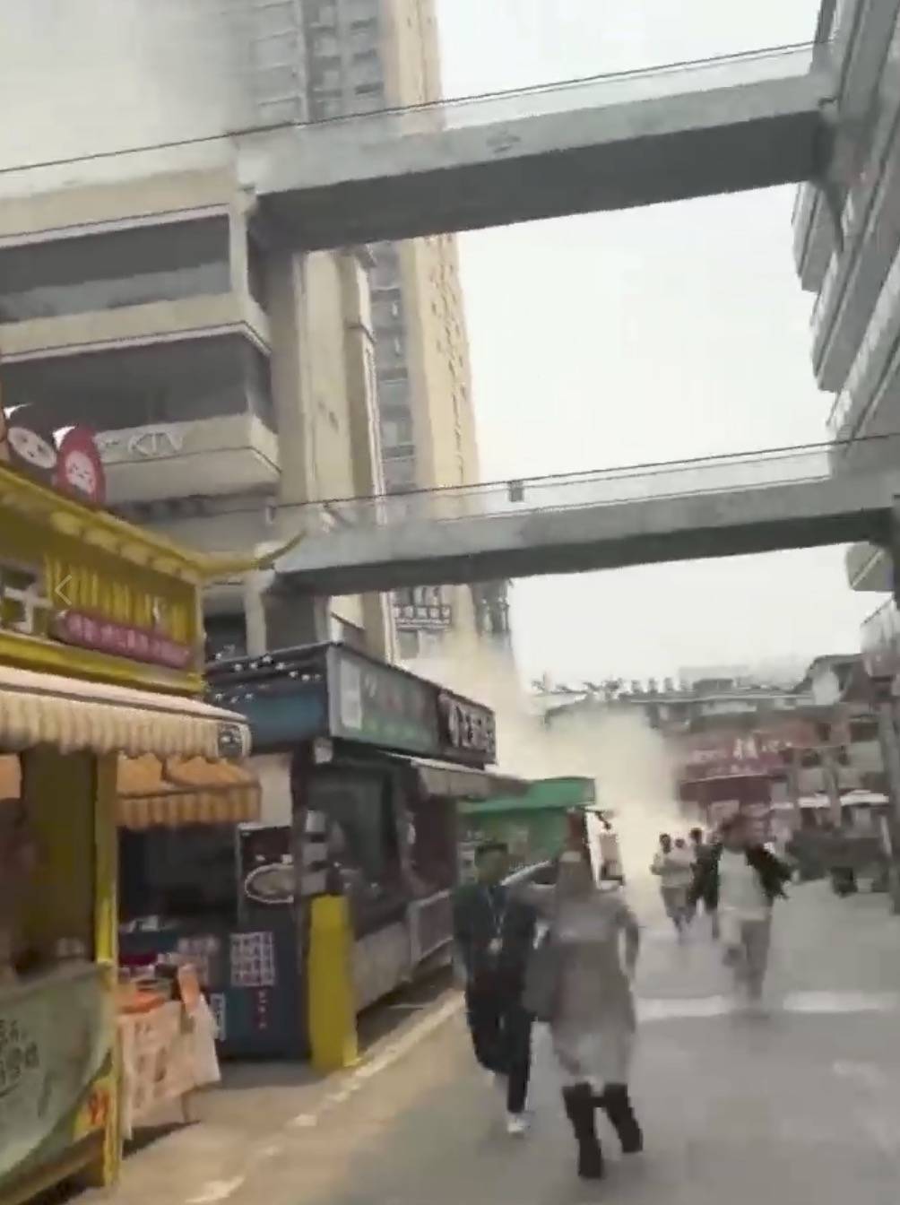 皇冠公司的代理怎么拿
_缅甸突发7.9级地震！云南瑞丽居民：市中心高楼掉砖石皇冠公司的代理怎么拿
，楼顶水像瀑布倾泻