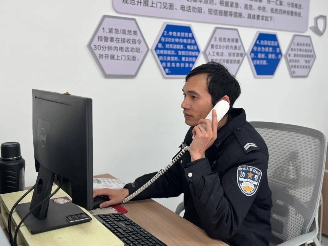 皇冠信用网如何注册
_“我卡里的1000多万啊皇冠信用网如何注册
!”浙江女子瞬间瘫软……