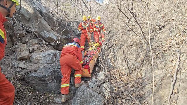 皇冠信用網登3代理
_北京几名驴友相约爬山皇冠信用網登3代理
,六旬阿姨被巨石砸中!消防出动救援