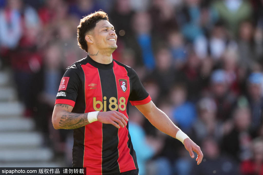 皇冠皇冠信用开户
_足总杯-哈兰德破门+失点+伤退 曼城2-1伯恩茅斯晋级4强