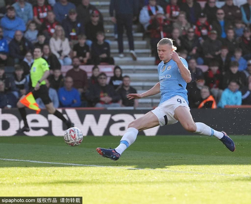 皇冠皇冠信用开户
_足总杯-哈兰德破门+失点+伤退 曼城2-1伯恩茅斯晋级4强