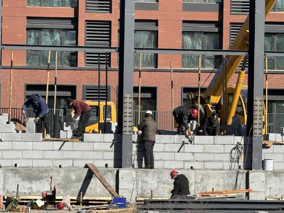 皇冠信用网开户
_“花500万买坟景房皇冠信用网开户
,眼皮子底下就是几百座,太糟心!”