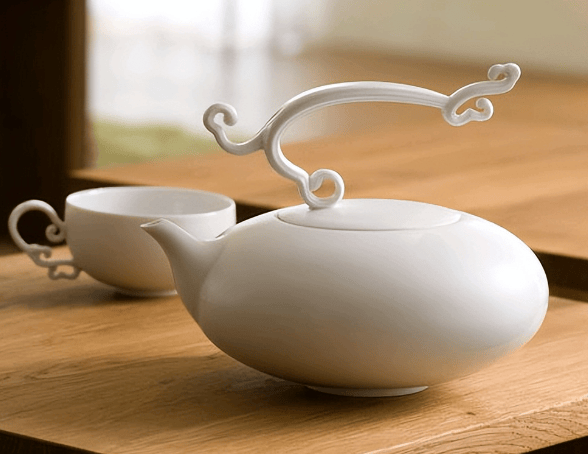 迈阿密热火篮球_英国外交官突然爆料：不小心摔碎了中国人送的茶壶迈阿密热火篮球，竟掉出个窃听器？