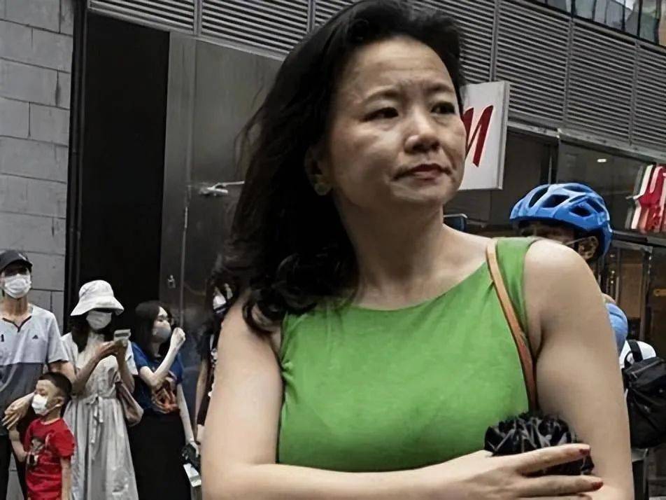 籃球規則違例_“卧底”央视的美女主持人籃球規則違例,潜伏19年,因说错一句话暴露间谍身份!