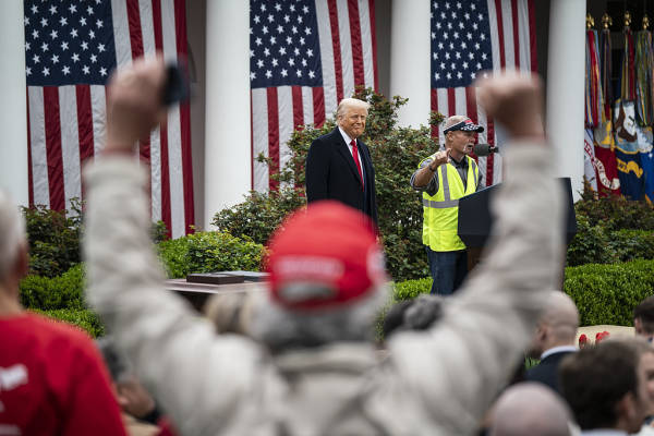 英雄联盟电竞
_美媒严厉批评：拿出关税昏招英雄联盟电竞
，特朗普要为美国经济负总责