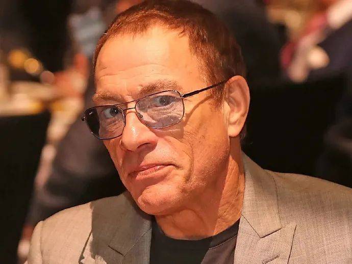 亚特兰大老鹰篮球_卷入人口贩卖案亚特兰大老鹰篮球,疑收受5位女模特为“礼物”,64岁好莱坞巨星尚格·云顿身陷性丑闻!