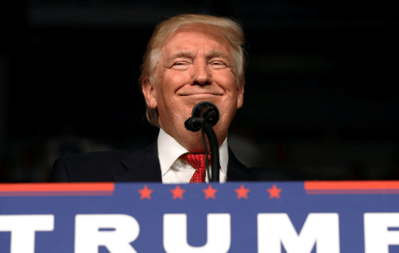 NBA美国职业篮球联赛_令人意外！10000亿美元买下特朗普首访NBA美国职业篮球联赛，中方2年前的忙白帮了？