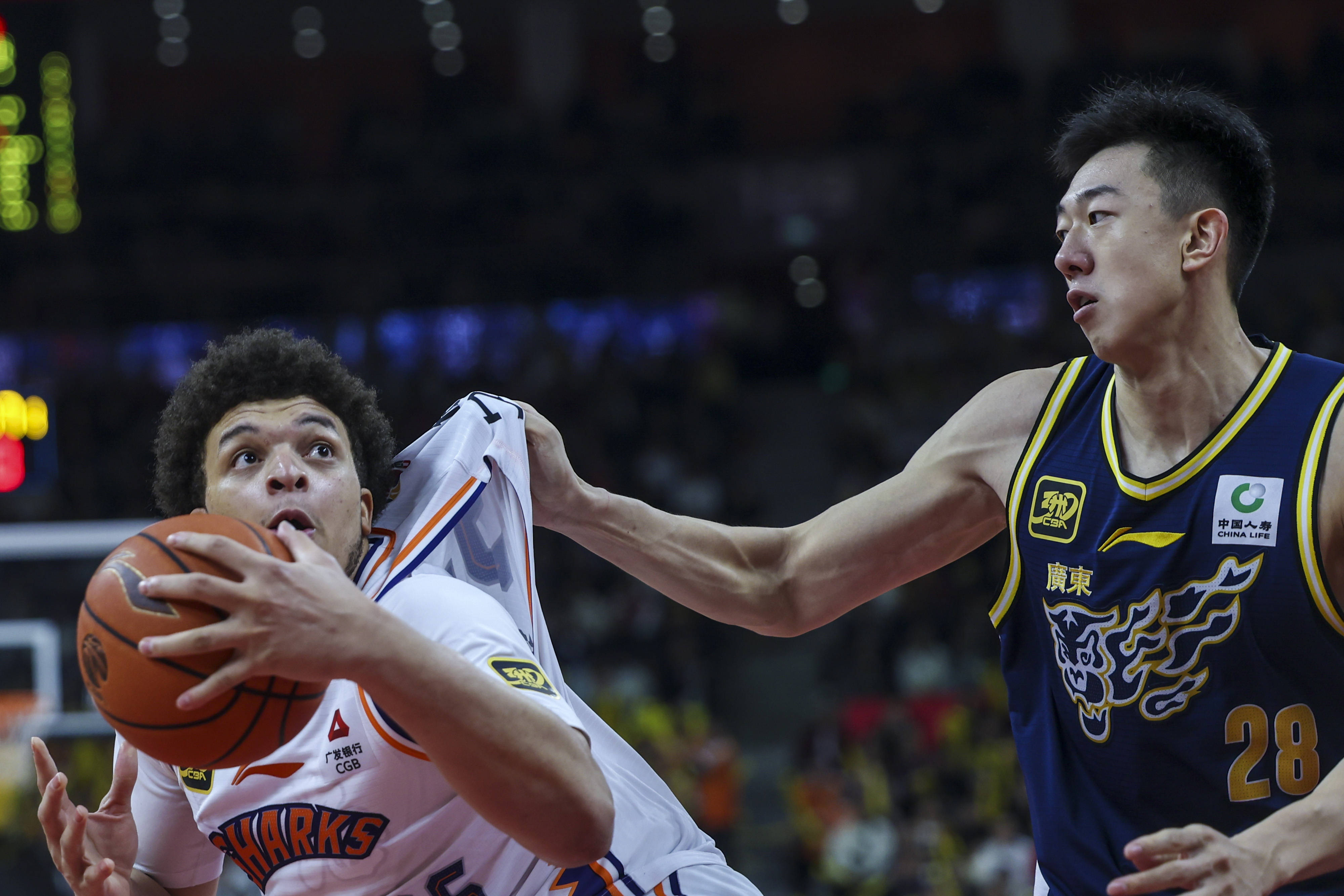 苏格兰高地足球联赛
_徐杰25+11任骏飞被驱逐 广东大胜上海2-1晋级八强