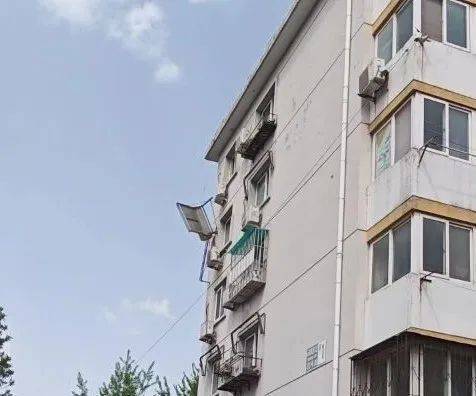 赔率转换
_北京狂风中一家住户热水器掉落赔率转换
!北京消防紧急处置!