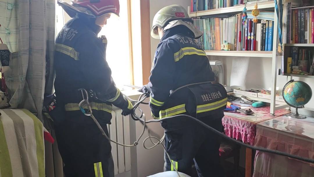 赔率转换
_北京狂风中一家住户热水器掉落赔率转换
!北京消防紧急处置!