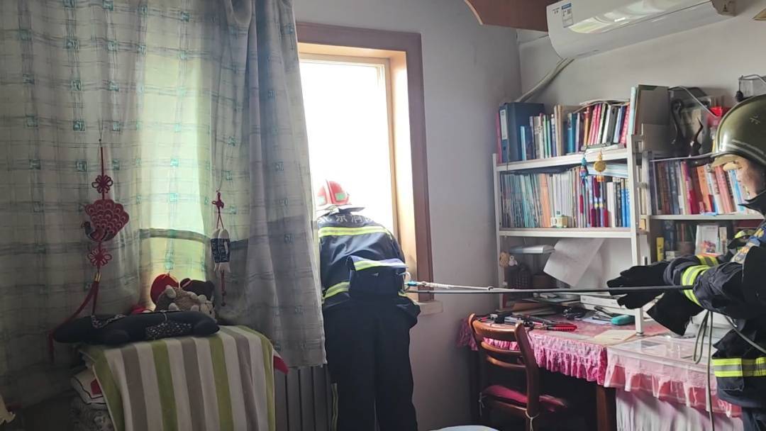 赔率转换
_北京狂风中一家住户热水器掉落赔率转换
!北京消防紧急处置!