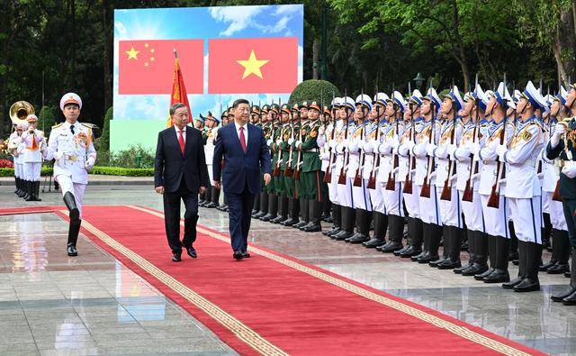 信用平台出租
_图集|越共中央总书记苏林为习近平举行欢迎仪式